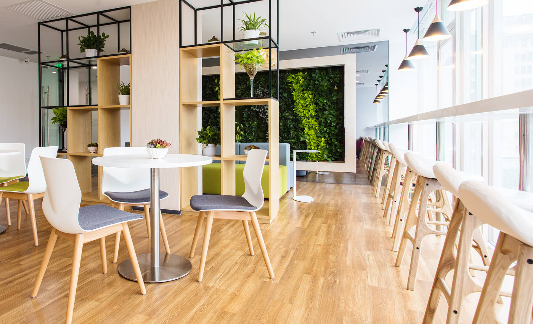 画像:オフィスのカフェスペース